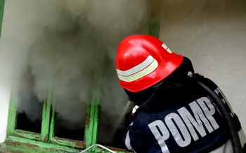 Casă distrusă de flăcări la …