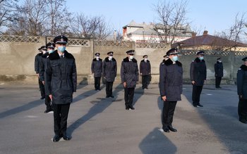 Pompierii sunt oamenii care merg …