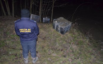 Aproximativ 6.000 de pachete de …