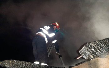 Locuință distrusă de jarul căzut …