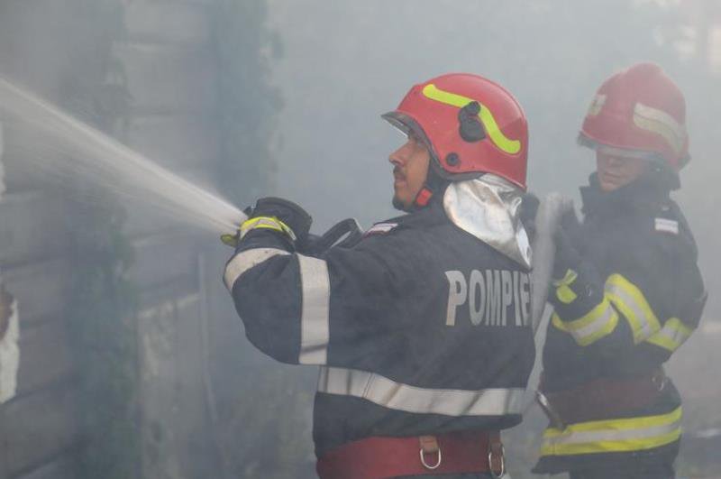 Locuințele a trei familii din județul Botoșani afectate de incendii în Ajun de Crăciun
