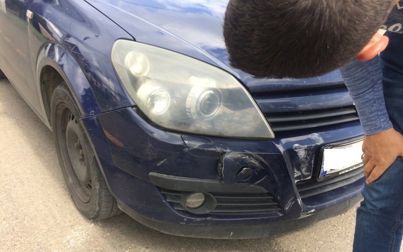 Permis reţinut şi dosar penal pentru un şofer care şi-a reparat singur maşina după accident