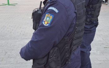 Jandarmii, alături de participanți la …