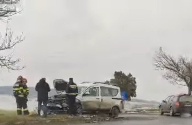 Accident! Două mașini s-au izbit pe drumul Dorohoi - Botoșani - FOTO