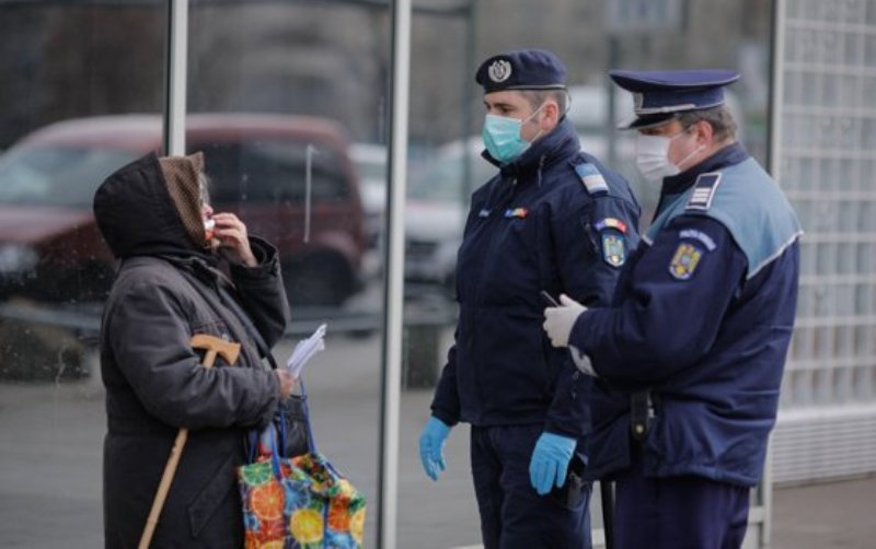 Atenție la mască! Polițiștii au dat amenzi de peste 26.000 de lei, pentru nerespectarea normelor de protecție