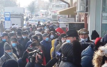 Puhoi de botoșăneni la plata …