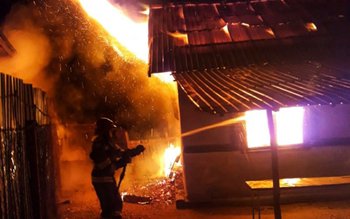 Le-a luat foc casele în …