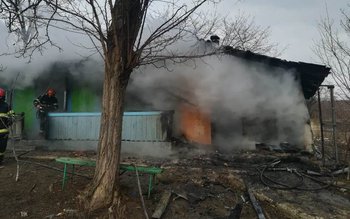 Bătrână rănită într-un incendiu izbucnit …