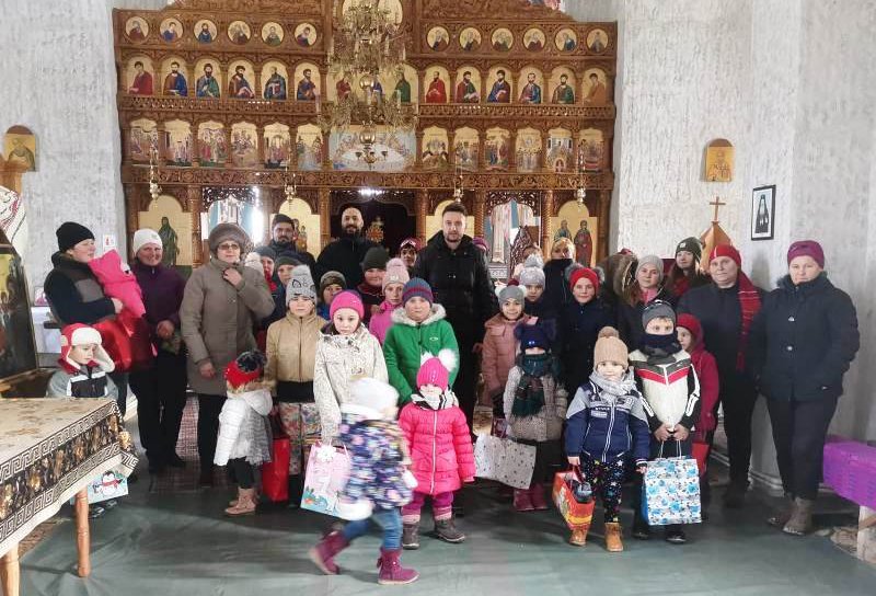 Împreună putem aduce mai multă bucurie! Pachete distribuite mai multor familii din județul Botoșani