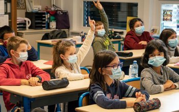 Ministerul Educației micşorează numărul elevilor …