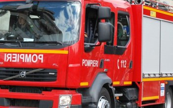 Mașină cuprinsă de flăcări în …