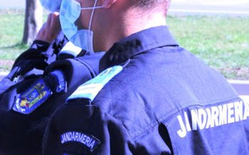 Doi petrecăreți agresivi și fără …