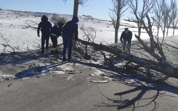 Pompieri voluntari blocați de un …