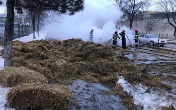 O platformă încărcată cu baloți …