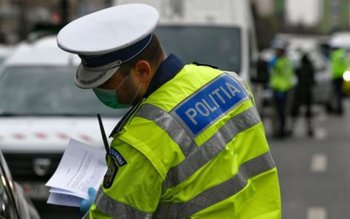 Doi foști polițiști și-au păstrat …