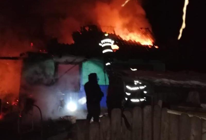 O bătrână și-a pierdut viața într-un incendiu care i-a cuprins locuința - FOTO