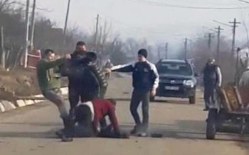 Primar bătut măr chiar de …