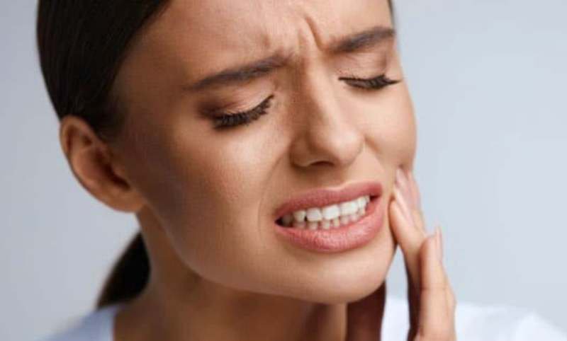 Tratamente naturiste pentru dinți sensibili