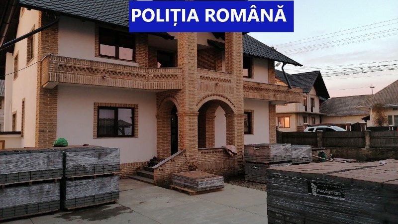 Cinci persoane au fost reținute în urma unor percheziții efectuate de polițiștii botoșăneni - FOTO