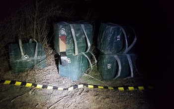 Ţigarete de contrabandă de peste …