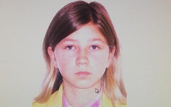 Fata de 15 ani din …