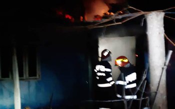Locuință aprinsă de un scurtcircuit. …