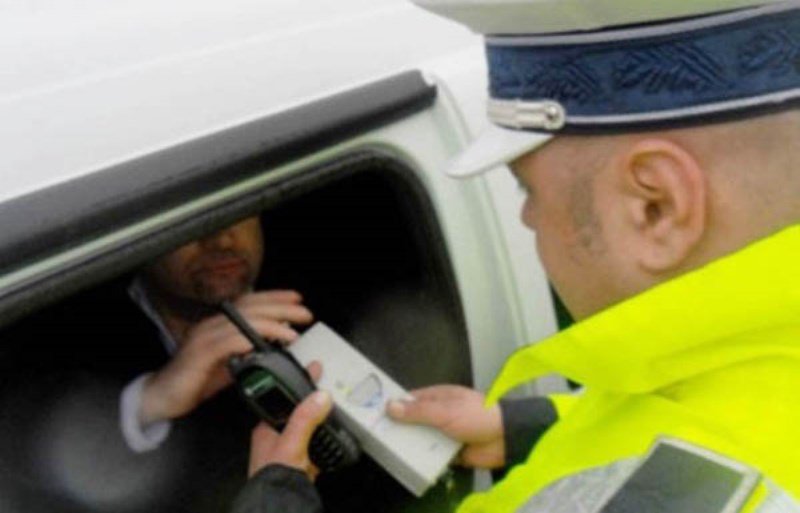 Şoferi băuţi, „mirosiţi” de poliţiştii botoșăneni