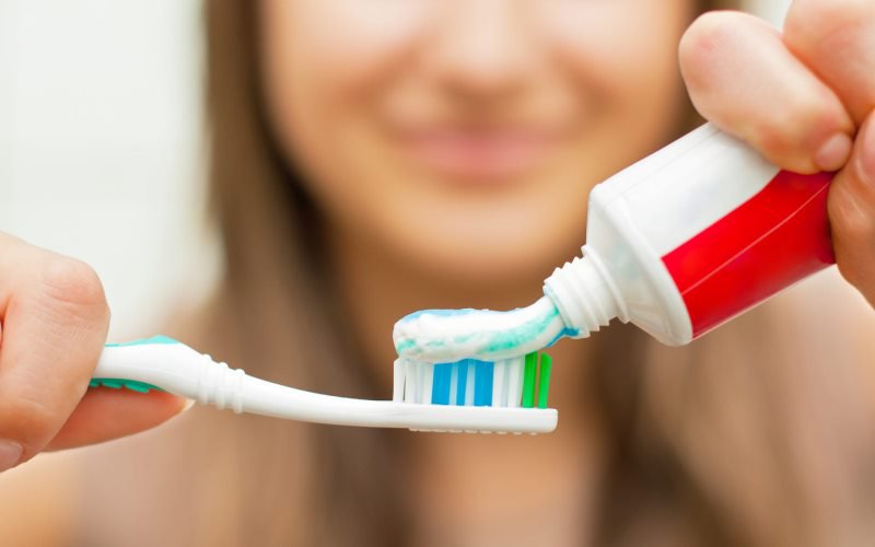 De ce trebuie să ții cont atunci când alegi o pastă de dinți