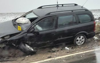 Accident! Două mașini s-au ciocnit …