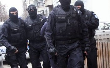 Zece percheziții efectuate de polițiștii …