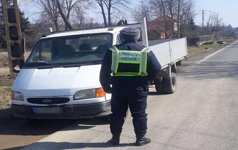 Autovehicul înmatriculat în Portugalia, depistat de poliţiştii de frontieră din Dorohoi cu documente false