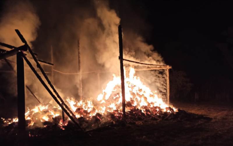 Incendiu la un depozit de furaje din Hudești, stins după șase ore