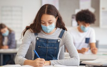 Un singur elev din județul …