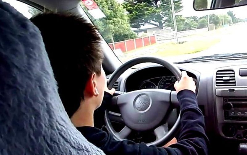 ULUITOR. Minor de 14 ani depistat la volanul unui autoturism pe un drum național
