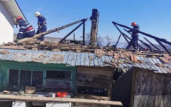 Casă distrusă de foc din …