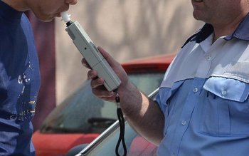 Șofer beat la volan, dat …