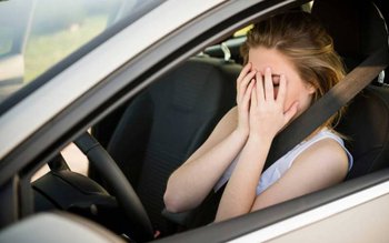 Tupeu! Tânără de 22 ani …