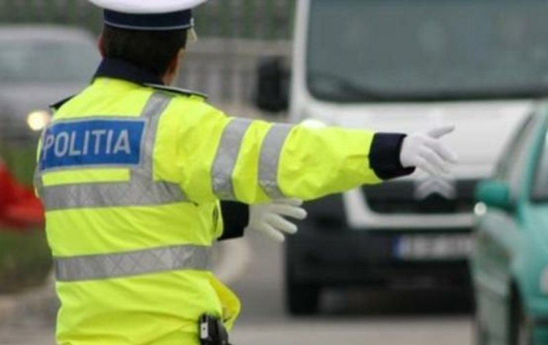 Bărbat din Botoșani, arestat pentru trei infracţiuni rutiere. A condus fără permis, sub influența alcoolului și a accidentat un pieton
