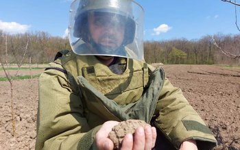 Grenadă descoperită în grădina unui …