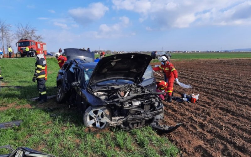 Șoferiță din Botoșani implicată într-un accident. A intrat cu mașina într-un cap de pod