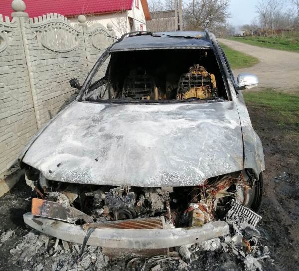 Un localnic din comuna Mitoc a rămas fără autoturism în urma unui incendiu