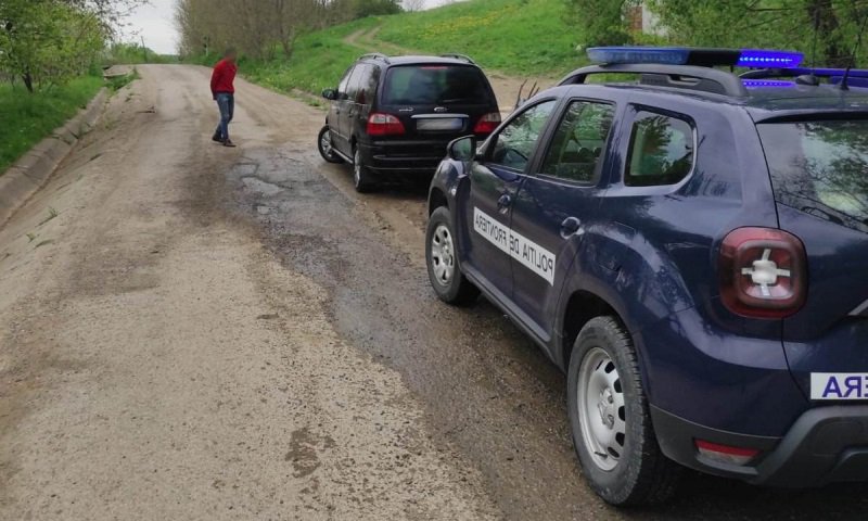 Tânăr depistat de polițiștii dorohoieni la plimbare cu maşina fără a avea dreptul de a conduce