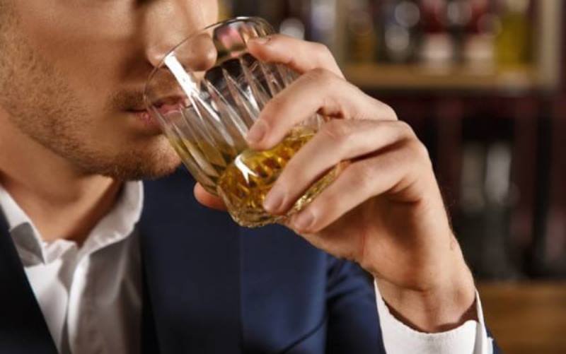 Cum este tenul tău afectat de consumul de alcool