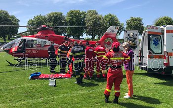 Femeie preluată de urgență de …