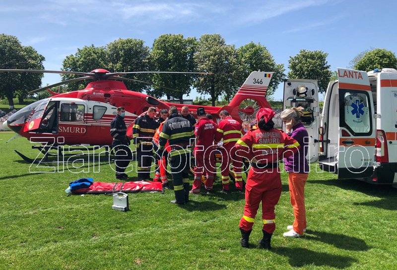 Femeie preluată de urgență de elicopterul SMURD de pe stadionul „1 Mai” Dorohoi - FOTO