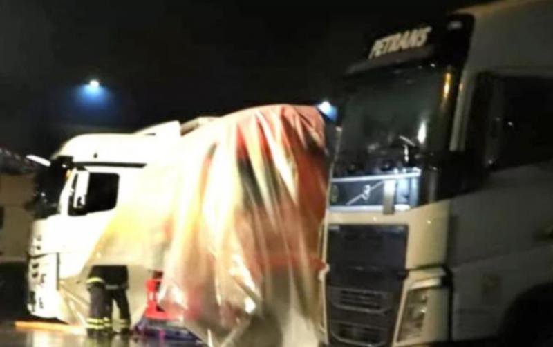 Şofer român de TIR găsit mort în cabină, într-o parcare din Italia