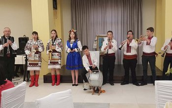 Ucraineni din două ţări, aflaţi …