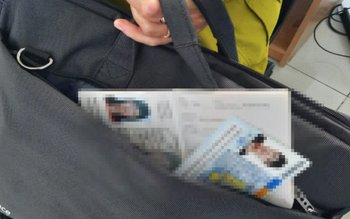 Documente false cumpărate cu peste …