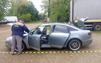 Autoturism căutat de autorităţile din …