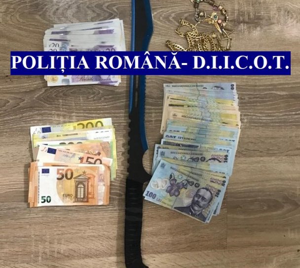 Doi bărbați reținuți de polițiștii botoșăneni pentru trafic de persoane și trafic de minori